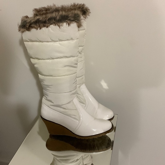 Cream Colored Bamboo boots - Picture 1 of 2